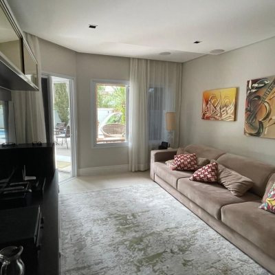 Casa Residencial com 416m², 5 quartos (sendo 5 suítes), 6 garagens, no bairro Jurerê Internacional em Florianópolis