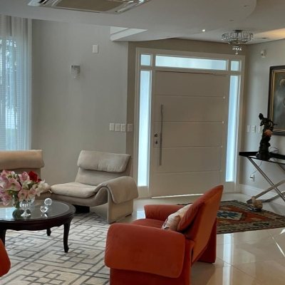 Casa Residencial com 416m², 5 quartos (sendo 5 suítes), 6 garagens, no bairro Jurerê Internacional em Florianópolis