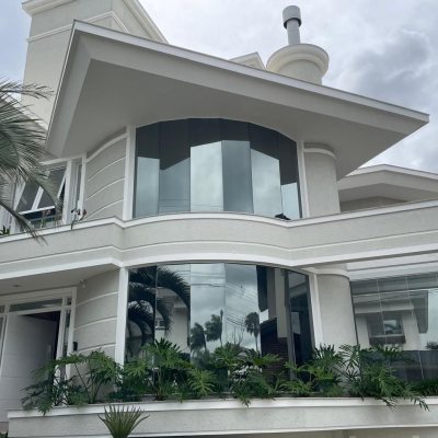 Casa Residencial com 416m², 5 quartos (sendo 5 suítes), 6 garagens, no bairro Jurerê Internacional em Florianópolis