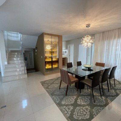 Casa Residencial com 416m², 5 quartos (sendo 5 suítes), 6 garagens, no bairro Jurerê Internacional em Florianópolis
