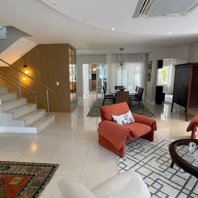 Casa Residencial com 416m², 5 quartos (sendo 5 suítes), 6 garagens, no bairro Jurerê Internacional em Florianópolis