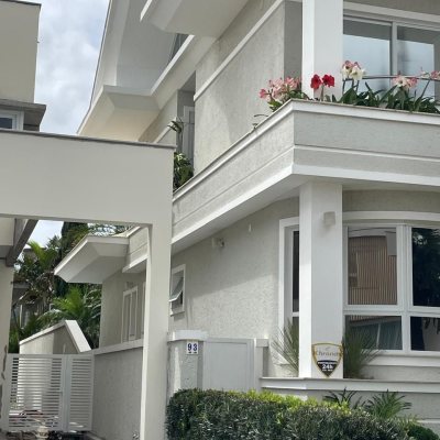 Casa Residencial com 416m², 5 quartos (sendo 5 suítes), 6 garagens, no bairro Jurerê Internacional em Florianópolis