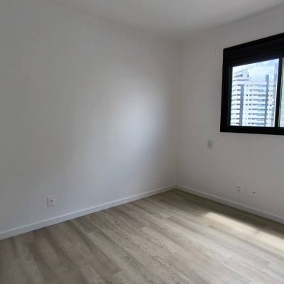 Apartamentos com 72m², 2 quartos, 2 suítes, 2 garagens, no bairro Balneário em Florianópolis