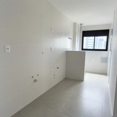 Apartamentos com 72m², 2 quartos, 2 suítes, 2 garagens, no bairro Balneário em Florianópolis