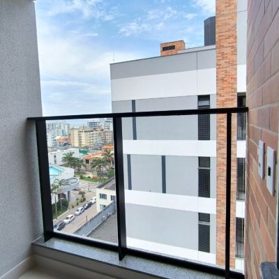 Apartamentos com 72m², 2 quartos, 2 suítes, 2 garagens, no bairro Balneário em Florianópolis