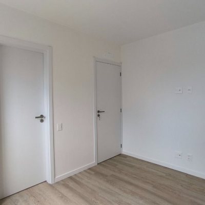 Apartamentos com 72m², 2 quartos, 2 suítes, 2 garagens, no bairro Balneário em Florianópolis