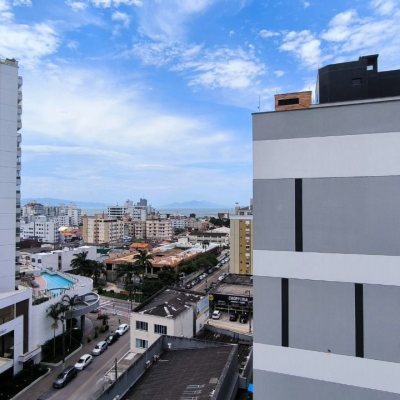 Apartamentos com 72m², 2 quartos, 2 suítes, 2 garagens, no bairro Balneário em Florianópolis