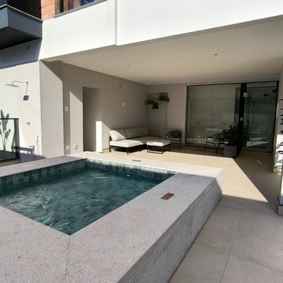 Apartamentos com 72m², 2 quartos, 2 suítes, 2 garagens, no bairro Balneário em Florianópolis