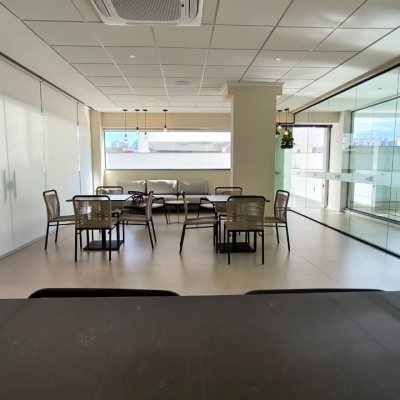 Apartamentos com 72m², 2 quartos, 2 suítes, 2 garagens, no bairro Balneário em Florianópolis