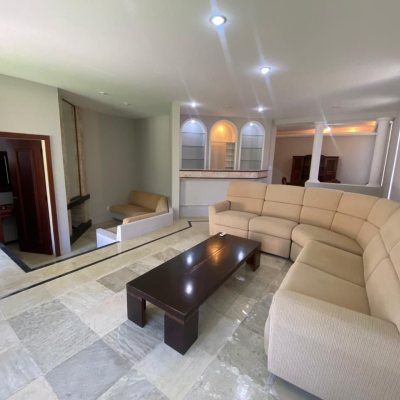 Casa Residencial com 304m², 4 quartos, 2 suítes, 2 garagens, no bairro João Paulo em Florianópolis
