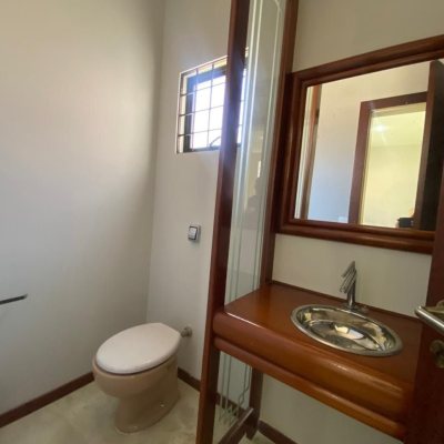 Casa Residencial com 304m², 4 quartos, 2 suítes, 2 garagens, no bairro João Paulo em Florianópolis