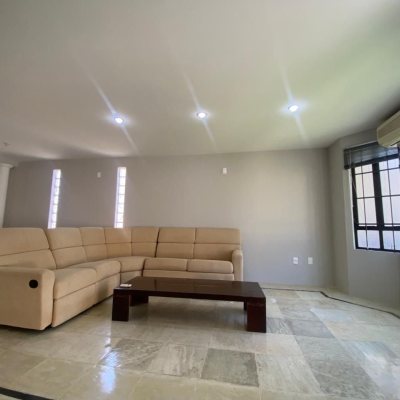 Casa Residencial com 304m², 4 quartos, 2 suítes, 2 garagens, no bairro João Paulo em Florianópolis