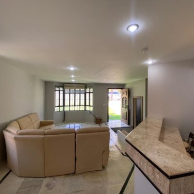 Casa Residencial com 304m², 4 quartos, 2 suítes, 2 garagens, no bairro João Paulo em Florianópolis