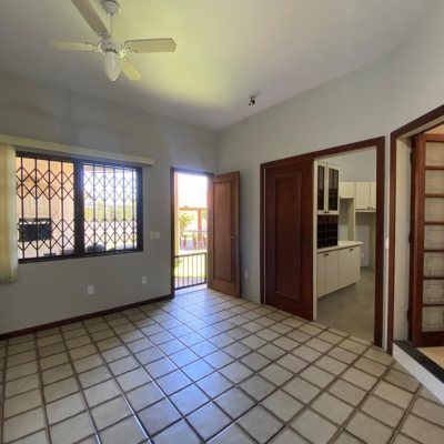 Casa Residencial com 304m², 4 quartos, 2 suítes, 2 garagens, no bairro João Paulo em Florianópolis
