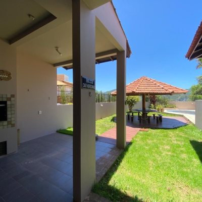 Casa Residencial com 304m², 4 quartos, 2 suítes, 2 garagens, no bairro João Paulo em Florianópolis