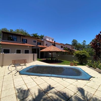 Casa Residencial com 304m², 4 quartos, 2 suítes, 2 garagens, no bairro João Paulo em Florianópolis