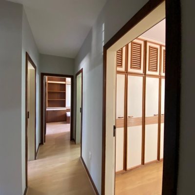 Casa Residencial com 304m², 4 quartos, 2 suítes, 2 garagens, no bairro João Paulo em Florianópolis