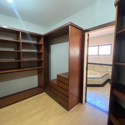 Casa Residencial com 304m², 4 quartos, 2 suítes, 2 garagens, no bairro João Paulo em Florianópolis