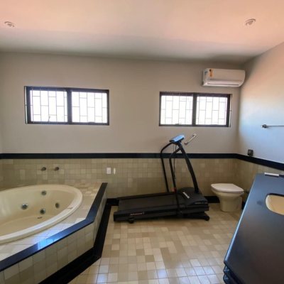 Casa Residencial com 304m², 4 quartos, 2 suítes, 2 garagens, no bairro João Paulo em Florianópolis