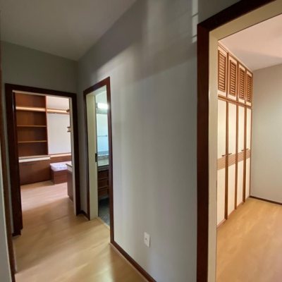 Casa Residencial com 304m², 4 quartos, 2 suítes, 2 garagens, no bairro João Paulo em Florianópolis