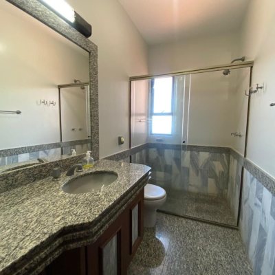 Casa Residencial com 304m², 4 quartos, 2 suítes, 2 garagens, no bairro João Paulo em Florianópolis