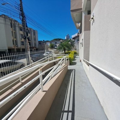 Apartamentos com 62m², 2 quartos, 1 suíte, 2 garagens, no bairro Capoeiras em Florianópolis