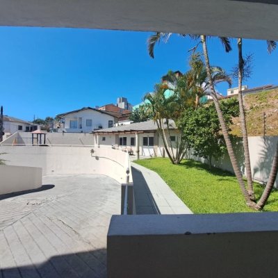 Apartamentos com 62m², 2 quartos, 1 suíte, 2 garagens, no bairro Capoeiras em Florianópolis