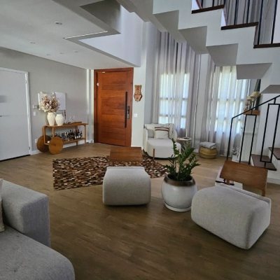 Casa em Condomínio com 346m², 3 quartos, 3 suítes, 2 garagens, no bairro Vargem Pequena em Florianópolis