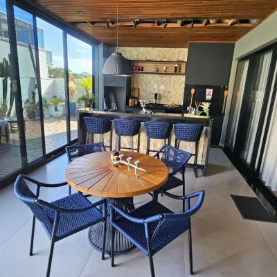 Casa em Condomínio com 346m², 3 quartos, 3 suítes, 2 garagens, no bairro Vargem Pequena em Florianópolis