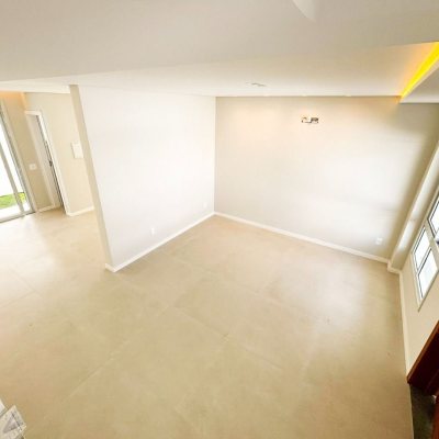 Sobrado Residencial com 138m², 3 quartos, 3 suítes, 2 garagens, no bairro Ingleses do Rio Vermelho em Florianópolis