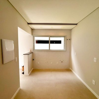 Sobrado Residencial com 138m², 3 quartos, 3 suítes, 2 garagens, no bairro Ingleses do Rio Vermelho em Florianópolis