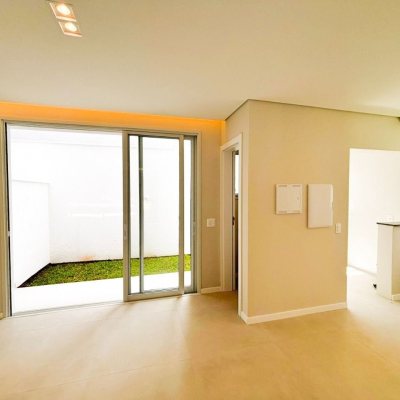 Sobrado Residencial com 138m², 3 quartos, 3 suítes, 2 garagens, no bairro Ingleses do Rio Vermelho em Florianópolis