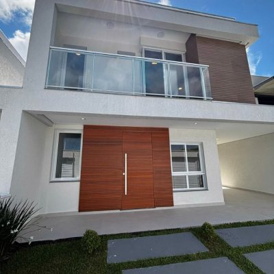 Sobrado Residencial com 138m², 3 quartos, 3 suítes, 2 garagens, no bairro Ingleses do Rio Vermelho em Florianópolis