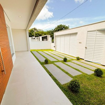 Sobrado Residencial com 138m², 3 quartos, 3 suítes, 2 garagens, no bairro Ingleses do Rio Vermelho em Florianópolis