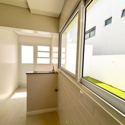 Sobrado Residencial com 138m², 3 quartos, 3 suítes, 2 garagens, no bairro Ingleses do Rio Vermelho em Florianópolis