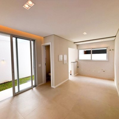 Sobrado Residencial com 138m², 3 quartos, 3 suítes, 2 garagens, no bairro Ingleses do Rio Vermelho em Florianópolis