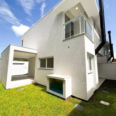 Sobrado Residencial com 138m², 3 quartos, 3 suítes, 2 garagens, no bairro Ingleses do Rio Vermelho em Florianópolis