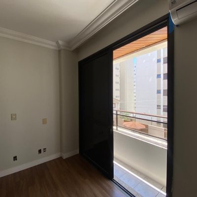 Apartamentos com 254m², 3 quartos, 3 suítes, 2 garagens, no bairro Centro em Florianópolis