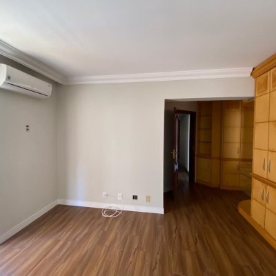 Apartamentos com 254m², 3 quartos, 3 suítes, 2 garagens, no bairro Centro em Florianópolis