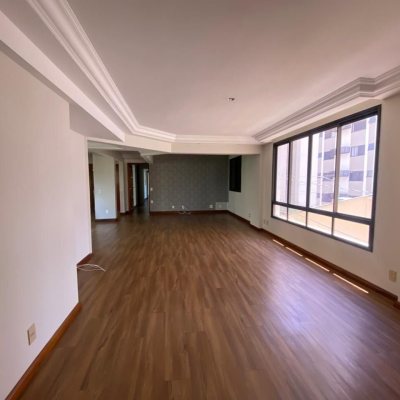 Apartamentos com 254m², 3 quartos, 3 suítes, 2 garagens, no bairro Centro em Florianópolis