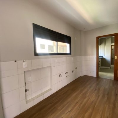 Apartamentos com 254m², 3 quartos, 3 suítes, 2 garagens, no bairro Centro em Florianópolis