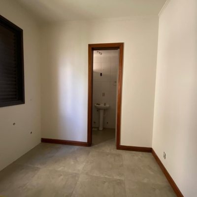 Apartamentos com 254m², 3 quartos, 3 suítes, 2 garagens, no bairro Centro em Florianópolis