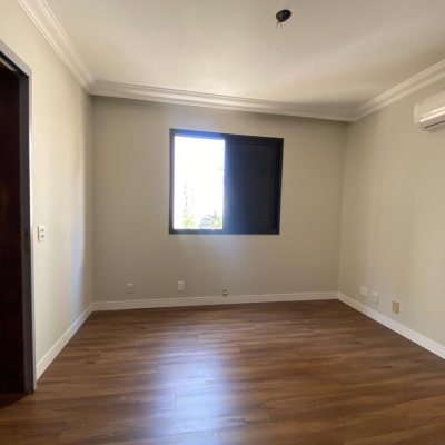 Apartamentos com 254m², 3 quartos, 3 suítes, 2 garagens, no bairro Centro em Florianópolis