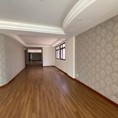 Apartamentos com 254m², 3 quartos, 3 suítes, 2 garagens, no bairro Centro em Florianópolis