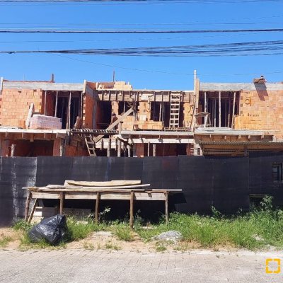 Casa Residencial com 130m², 4 quartos, 1 suíte, 2 garagens, no bairro Campeche em Florianópolis