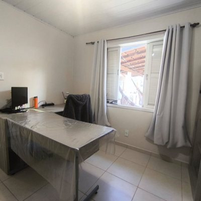 Casa Residencial com 153m², 3 quartos, 1 suíte, no bairro Itacorubi em Florianópolis