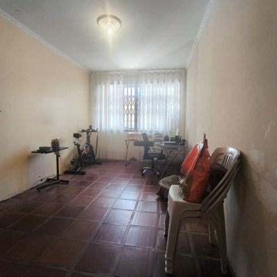 Casa Residencial com 153m², 3 quartos, 1 suíte, no bairro Itacorubi em Florianópolis