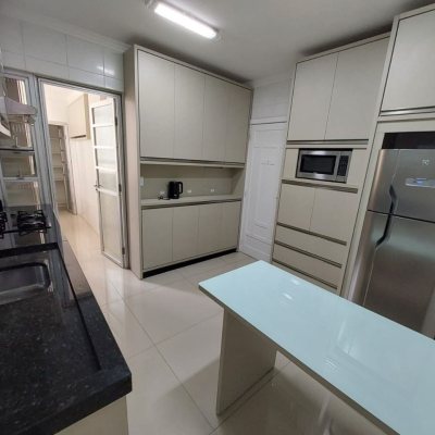 Apartamentos com 95m², 3 quartos, 1 garagem, no bairro Centro em Florianópolis