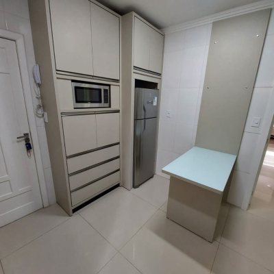 Apartamentos com 95m², 3 quartos, 1 garagem, no bairro Centro em Florianópolis