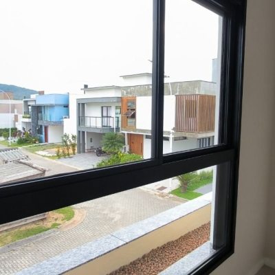 Casa em Condomínio com 150m², 3 quartos, 1 suíte, 2 garagens, no bairro Beira Rio em Biguaçu